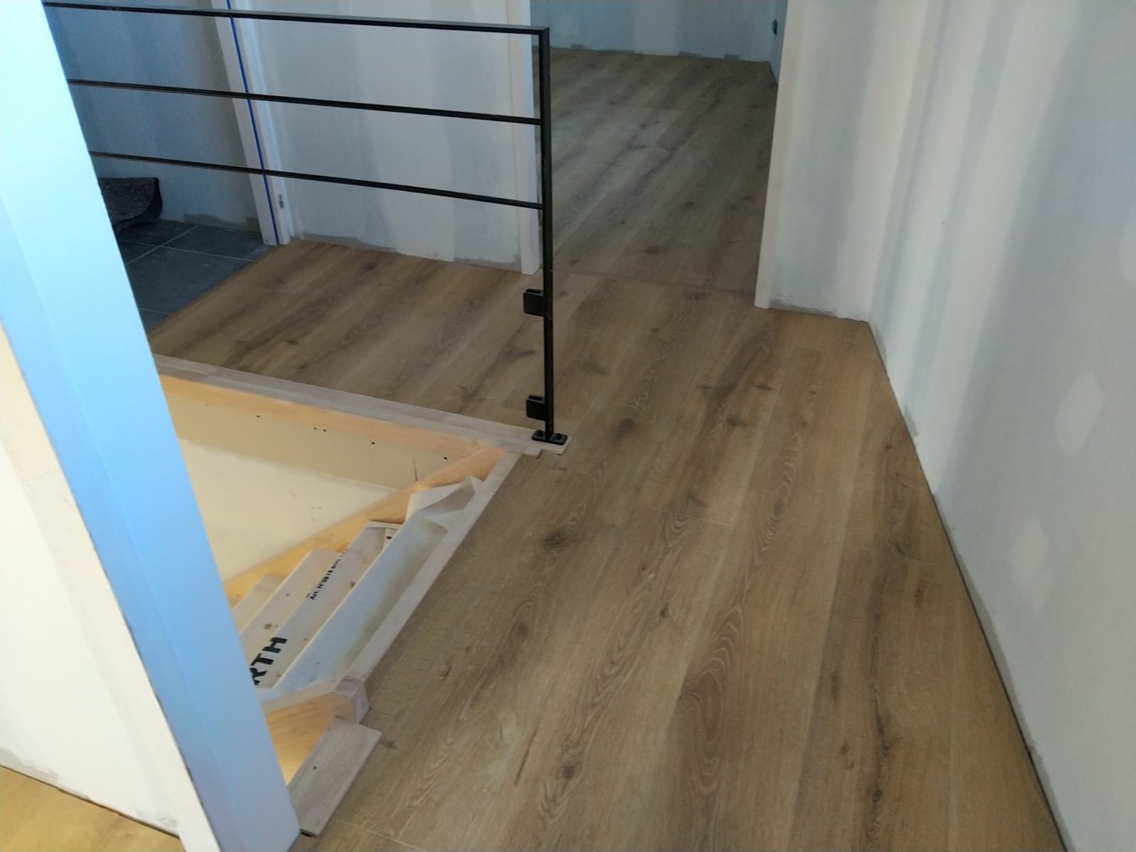 2B Agencements AMENAGEMENT DE COMBLES ANCENIS Revtement Sol2 121